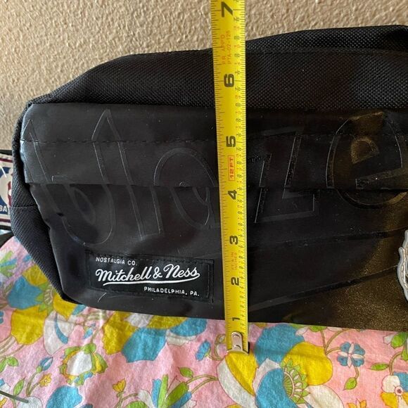 Mitchell & Ness Hardwood Classics Portland Trail Blazers Fanny Pack NWT - Picture 12 of 15